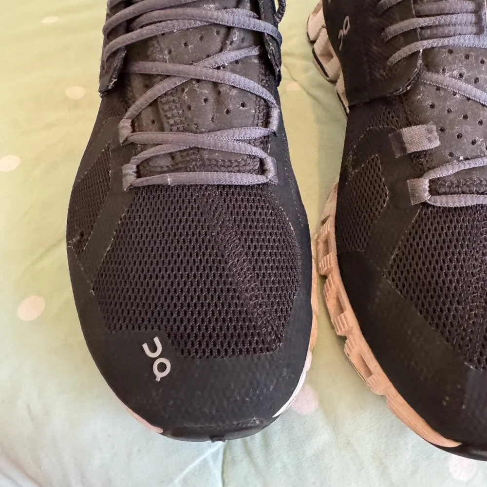 On Running Black Sneakers Womens size 8 - Picture 3 of 16